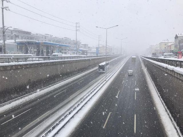 kocaeli de yogun kar yagisi ulasimi olumsuz 4 13933507 o
