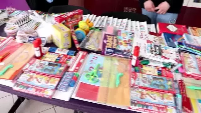 Son dakika haber... Lise öğrencileri anne babasını kaybeden çocuklara mektup yazarak yalnız olmadıkları hissettirdi Son dakika haber... Lise öğrencileri anne babasını kaybeden çocuklara mektup yazarak yalnız olmadıkları hissettirdi
