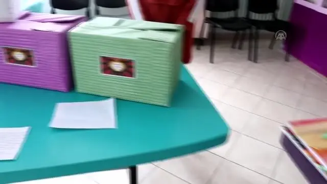 Son dakika haber... Lise öğrencileri anne babasını kaybeden çocuklara mektup yazarak yalnız olmadıkları hissettirdi Son dakika haber... Lise öğrencileri anne babasını kaybeden çocuklara mektup yazarak yalnız olmadıkları hissettirdi