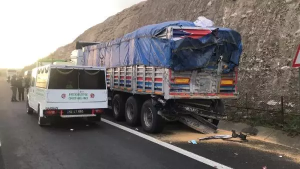 Son dakika haberleri! Şanlıurfa'da yolcu otobüsü, park halindeki kamyona çarptı: 3 ölü, 41 yaralı (2)- Yeniden Son dakika haberleri! Şanlıurfa'da yolcu otobüsü, park halindeki kamyona çarptı: 3 ölü, 41 yaralı (2)- Yeniden