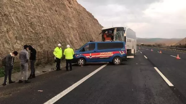 Son dakika haberleri! Şanlıurfa'da yolcu otobüsü, park halindeki kamyona çarptı: 3 ölü, 41 yaralı (2)- Yeniden Son dakika haberleri! Şanlıurfa'da yolcu otobüsü, park halindeki kamyona çarptı: 3 ölü, 41 yaralı (2)- Yeniden