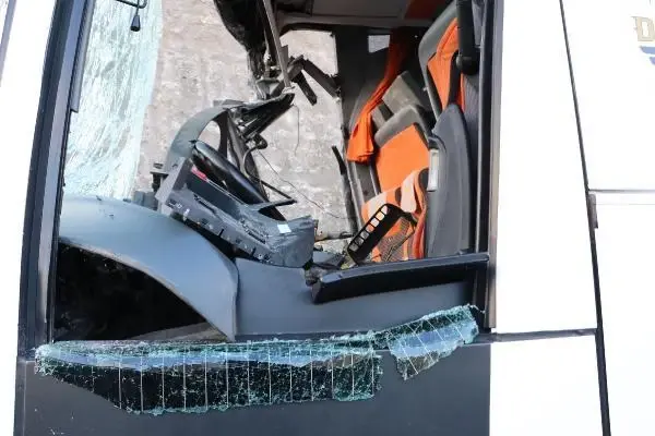 Son dakika haberleri! Şanlıurfa'da yolcu otobüsü, park halindeki kamyona çarptı: 3 ölü, 41 yaralı (2)- Yeniden Son dakika haberleri! Şanlıurfa'da yolcu otobüsü, park halindeki kamyona çarptı: 3 ölü, 41 yaralı (2)- Yeniden