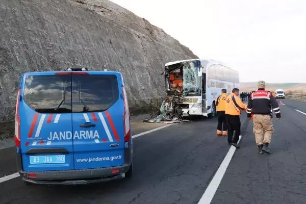 Son dakika haberleri! Şanlıurfa'da yolcu otobüsü, park halindeki kamyona çarptı: 3 ölü, 41 yaralı (2)- Yeniden Son dakika haberleri! Şanlıurfa'da yolcu otobüsü, park halindeki kamyona çarptı: 3 ölü, 41 yaralı (2)- Yeniden