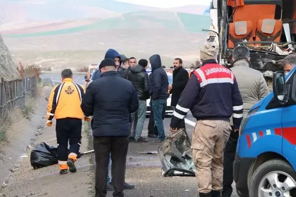 Son dakika haberleri! Şanlıurfa'da yolcu otobüsü, park halindeki kamyona çarptı: 3 ölü, 41 yaralı (2)- Yeniden Son dakika haberleri! Şanlıurfa'da yolcu otobüsü, park halindeki kamyona çarptı: 3 ölü, 41 yaralı (2)- Yeniden