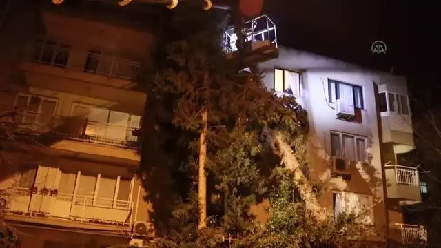 Şiddetli rüzgar etkisini sürdürüyor Şiddetli rüzgar etkisini sürdürüyor