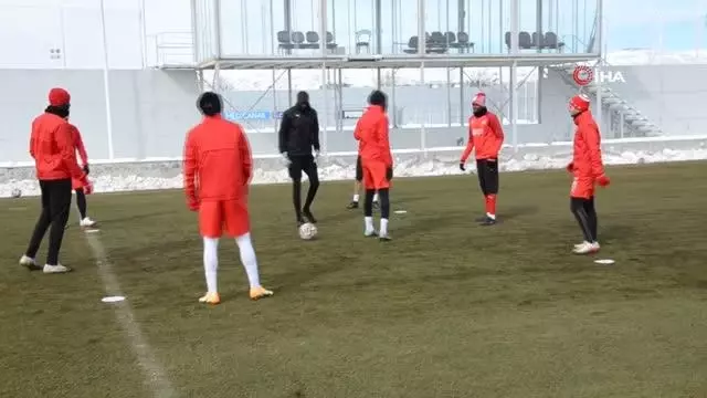 Sivasspor eksi 7 derecede idman yaptı Sivasspor eksi 7 derecede idman yaptı