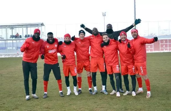 Sivasspor eksi 7 derecede idman yaptı Sivasspor eksi 7 derecede idman yaptı