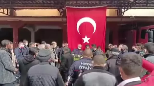 Son dakika: Trafik kazasında hayatını kaybeden itfaiye eri son yolculuğuna uğurlandı Son dakika: Trafik kazasında hayatını kaybeden itfaiye eri son yolculuğuna uğurlandı