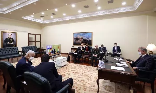Bakan Akar: PKK'nın, NATO misyonu önündeki en büyük engel olduğunu dile getirdik Bakan Akar: PKK'nın, NATO misyonu önündeki en büyük engel olduğunu dile getirdik