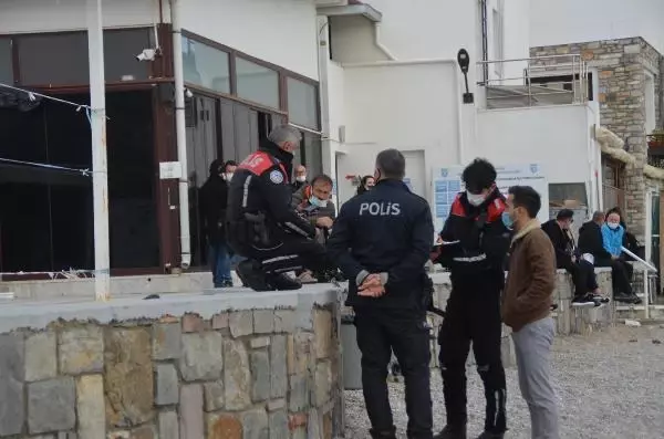 Sıcak havayı fırsat bilenler sahillere akın etti, maske ve sosyal mesafe unutuldu Sıcak havayı fırsat bilenler sahillere akın etti, maske ve sosyal mesafe unutuldu