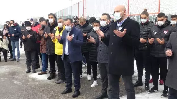 Boluspor'un efsane futbolcusu Rıdvan Ertani, toprağa verildi Boluspor'un efsane futbolcusu Rıdvan Ertani, toprağa verildi