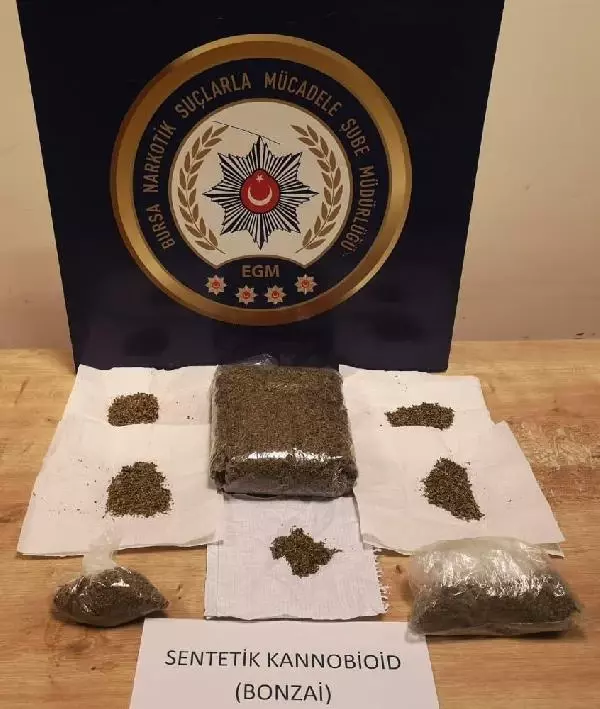 Bursa'da 9 kilo uyuşturucu ele geçirildi Bursa'da 9 kilo uyuşturucu ele geçirildi