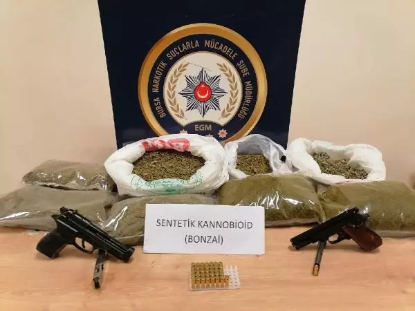 Bursa'da 9 kilo uyuşturucu ele geçirildi Bursa'da 9 kilo uyuşturucu ele geçirildi