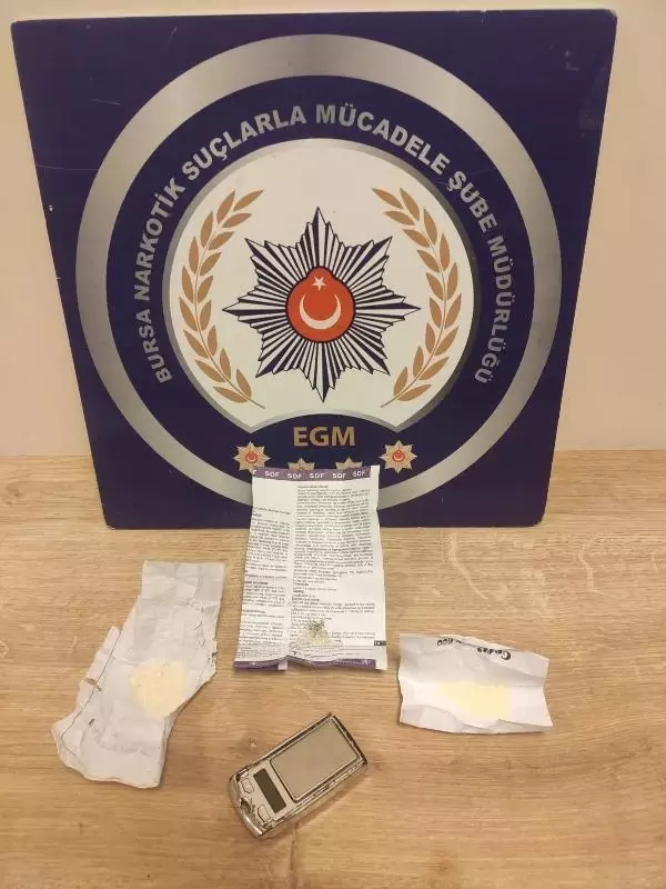 Bursa'da 9 kilo uyuşturucu ele geçirildi Bursa'da 9 kilo uyuşturucu ele geçirildi