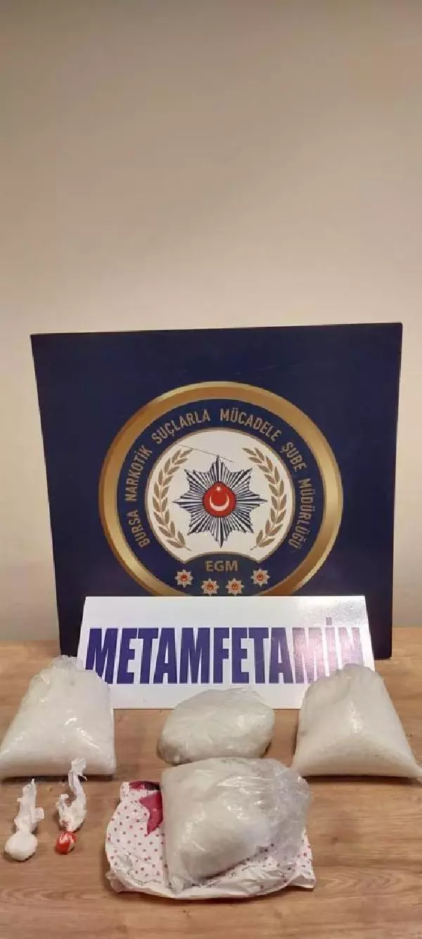 Bursa'da 9 kilo uyuşturucu ele geçirildi Bursa'da 9 kilo uyuşturucu ele geçirildi