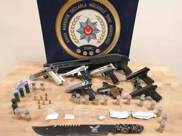 Bursa'da 9 kilo uyuşturucu ele geçirildi Bursa'da 9 kilo uyuşturucu ele geçirildi