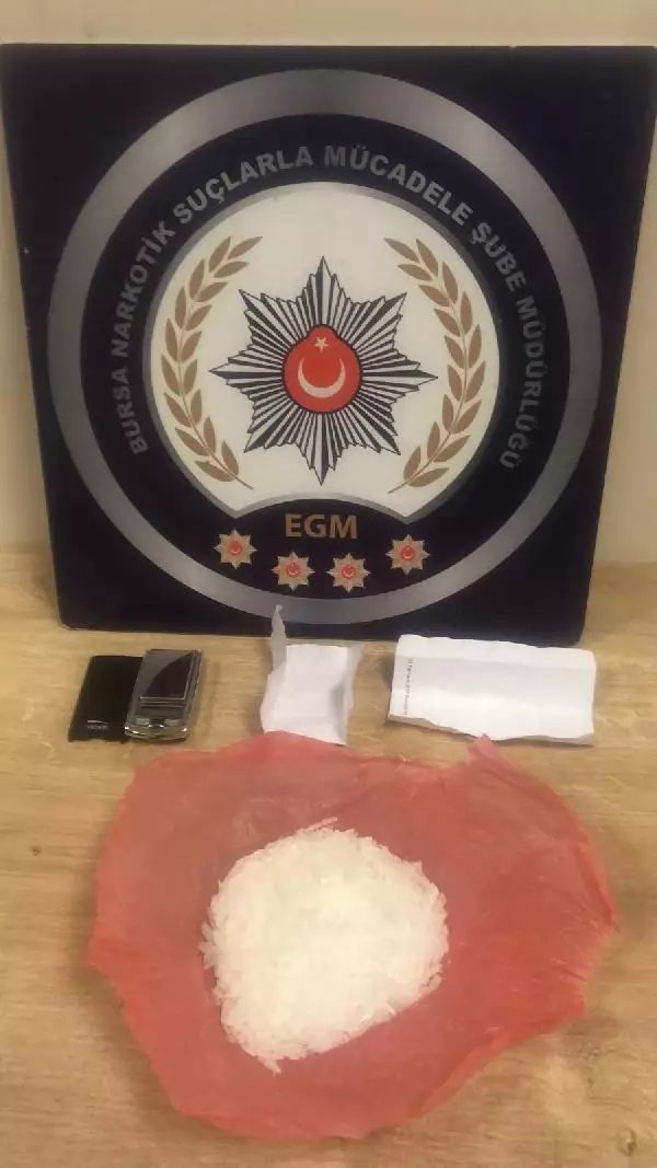 Bursa'da 9 kilo uyuşturucu ele geçirildi Bursa'da 9 kilo uyuşturucu ele geçirildi
