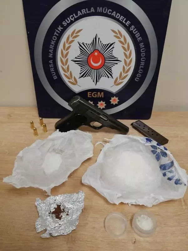 Bursa'da 9 kilo uyuşturucu ele geçirildi Bursa'da 9 kilo uyuşturucu ele geçirildi