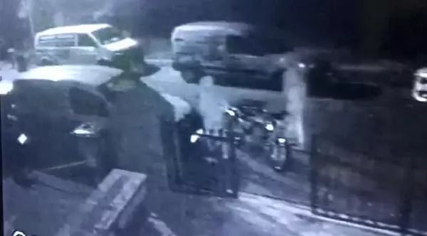 Çaldıkları motosikletleri almaya gelince yakalandılar Çaldıkları motosikletleri almaya gelince yakalandılar