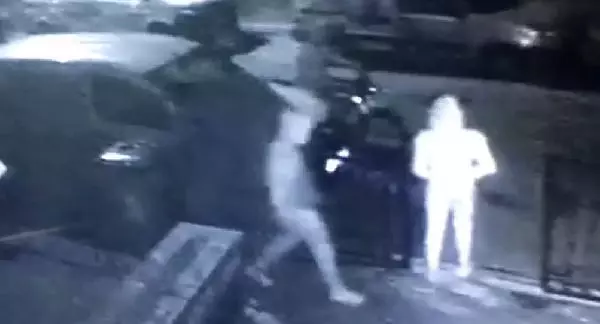 Çaldıkları motosikletleri almaya gelince yakalandılar Çaldıkları motosikletleri almaya gelince yakalandılar