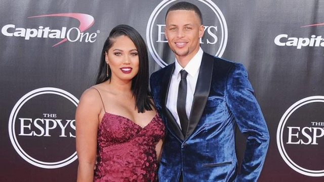 Star basketball player Stephen Curry's wife, posing naked, reproached the comment