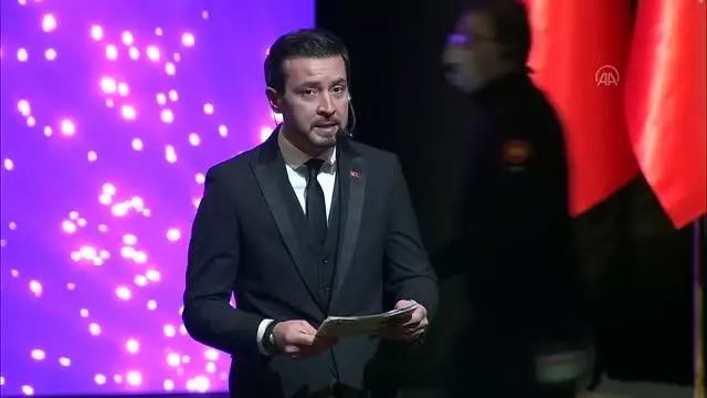 Cumhurbaşkanı Erdoğan: 'Türkiye, bizim dönemimizde diğer alanlarla birlikte spor altyapısında da çağ atlamıştır' Cumhurbaşkanı Erdoğan: 'Türkiye, bizim dönemimizde diğer alanlarla birlikte spor altyapısında da çağ atlamıştır'