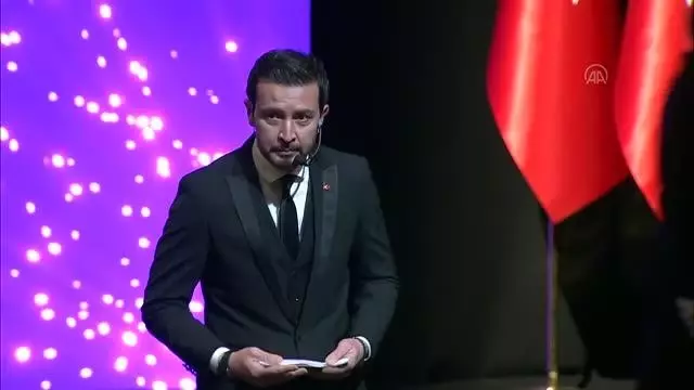 Cumhurbaşkanı Erdoğan: 'Türkiye, bizim dönemimizde diğer alanlarla birlikte spor altyapısında da çağ atlamıştır' Cumhurbaşkanı Erdoğan: 'Türkiye, bizim dönemimizde diğer alanlarla birlikte spor altyapısında da çağ atlamıştır'