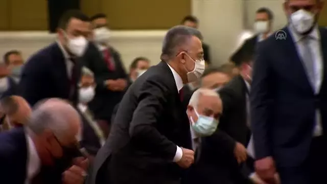 Son dakika haberi: Cumhurbaşkanı Yardımcısı Oktay: 'Son aylarda ülkemize yurt dışından 15 milyar doların üzerinde portföy girişi gerçekleşti' Son dakika haberi: Cumhurbaşkanı Yardımcısı Oktay: 'Son aylarda ülkemize yurt dışından 15 milyar doların üzerinde portföy girişi gerçekleşti'