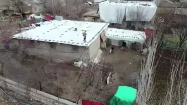 DİYARBAKIR - 256 kilogram esrar ele geçirildi, 5 şüpheli yakalandı DİYARBAKIR - 256 kilogram esrar ele geçirildi, 5 şüpheli yakalandı