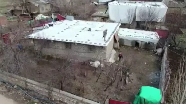 DİYARBAKIR - 256 kilogram esrar ele geçirildi, 5 şüpheli yakalandı DİYARBAKIR - 256 kilogram esrar ele geçirildi, 5 şüpheli yakalandı