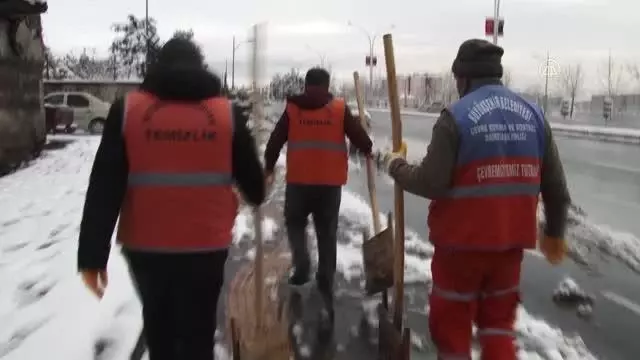 Diyarbakır Büyükşehir Belediyesi kar temizleme çalışmalarını tamamladı Diyarbakır Büyükşehir Belediyesi kar temizleme çalışmalarını tamamladı