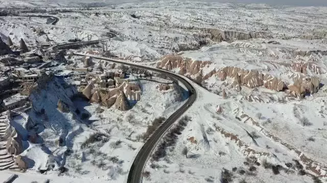 (Drone) Peribacaları kar altında ayrı güzel (Drone) Peribacaları kar altında ayrı güzel