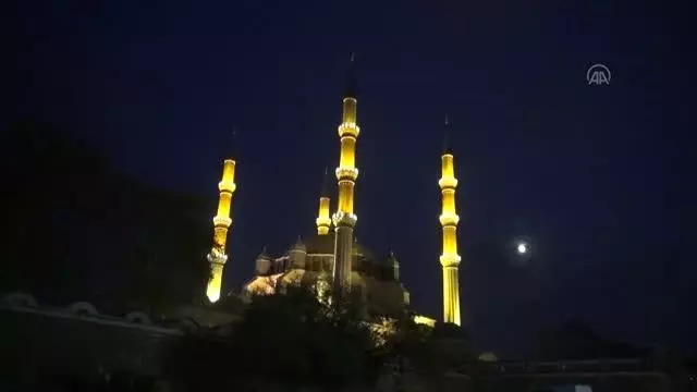 EDİRNE/KIRKLARELİ - 'Üç ayların habercisi' Regaip Kandili idrak edildi EDİRNE/KIRKLARELİ - 'Üç ayların habercisi' Regaip Kandili idrak edildi