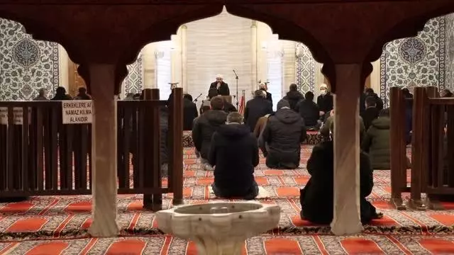EDİRNE/KIRKLARELİ - 'Üç ayların habercisi' Regaip Kandili idrak edildi EDİRNE/KIRKLARELİ - 'Üç ayların habercisi' Regaip Kandili idrak edildi