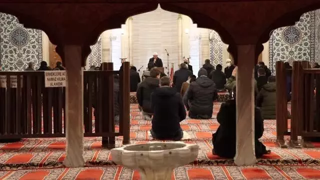 EDİRNE/KIRKLARELİ - 'Üç ayların habercisi' Regaip Kandili idrak edildi EDİRNE/KIRKLARELİ - 'Üç ayların habercisi' Regaip Kandili idrak edildi
