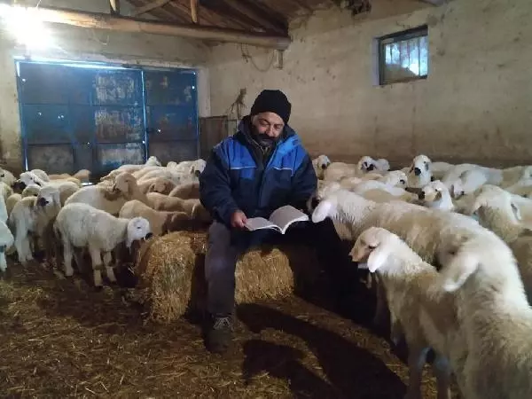 'Eğitimci vali'nin sosyal medyadan duyurduğu kitap etkinliğine yoğun ilgi 'Eğitimci vali'nin sosyal medyadan duyurduğu kitap etkinliğine yoğun ilgi