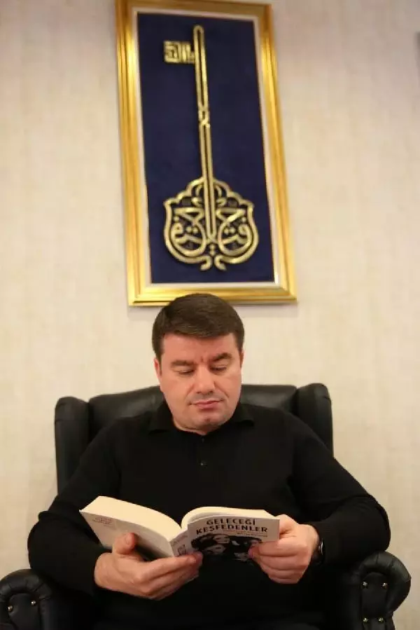 'Eğitimci vali'nin sosyal medyadan duyurduğu kitap etkinliğine yoğun ilgi 'Eğitimci vali'nin sosyal medyadan duyurduğu kitap etkinliğine yoğun ilgi