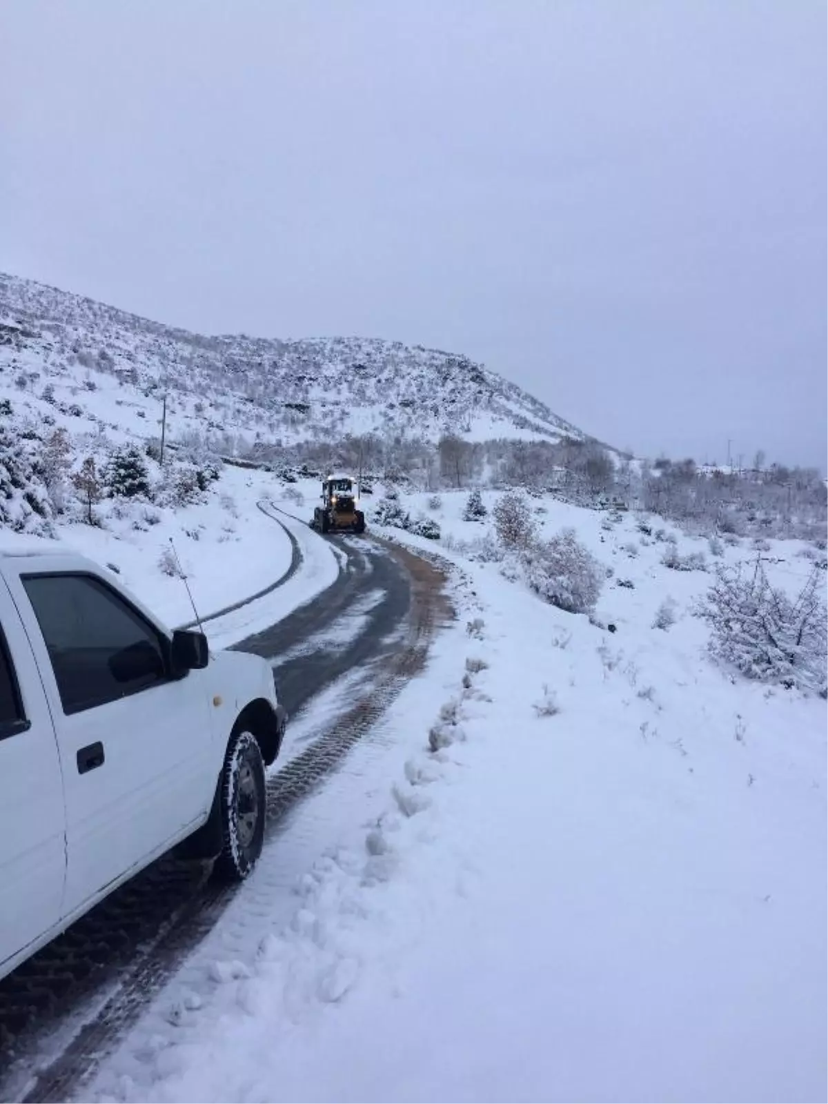Elazığ'da 101 köy yolu kardan kapandı