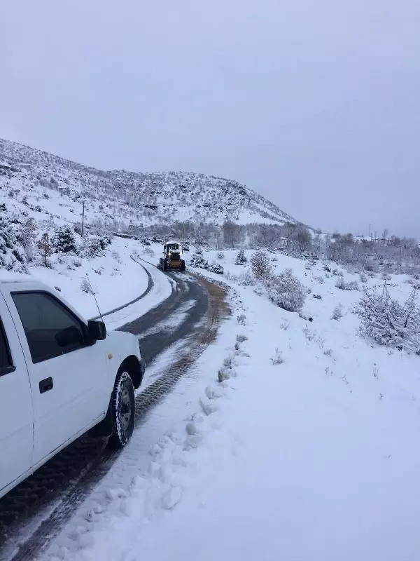Elazığ'da 101 köy yolu kardan kapandı Elazığ'da 101 köy yolu kardan kapandı