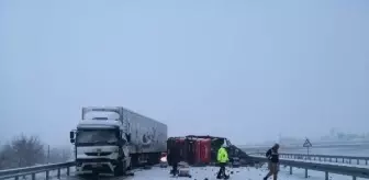 Elazığ'da TIR'lar, buzlanan yolda çarpıştı: 3 yaralı