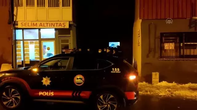 Esenyurt'ta bıçaklı kavgada 1 kişi öldü, 3 kişi yaralandı Esenyurt'ta bıçaklı kavgada 1 kişi öldü, 3 kişi yaralandı