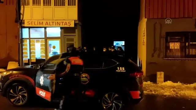 Esenyurt'ta bıçaklı kavgada 1 kişi öldü, 3 kişi yaralandı Esenyurt'ta bıçaklı kavgada 1 kişi öldü, 3 kişi yaralandı