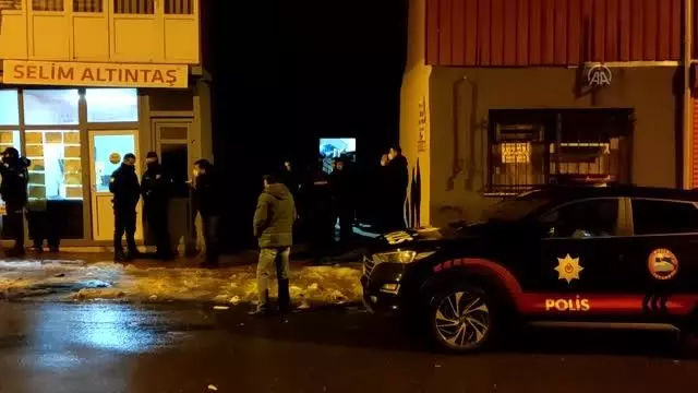 Esenyurt'ta bıçaklı kavgada 1 kişi öldü, 3 kişi yaralandı Esenyurt'ta bıçaklı kavgada 1 kişi öldü, 3 kişi yaralandı