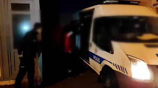 Esenyurt'ta bıçaklı kavgada 1 kişi öldü, 3 kişi yaralandı Esenyurt'ta bıçaklı kavgada 1 kişi öldü, 3 kişi yaralandı