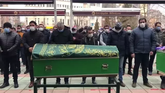ESKİŞEHİR - Öldürülen anne baba ve dört yaşındaki oğlu toprağa verildi ESKİŞEHİR - Öldürülen anne baba ve dört yaşındaki oğlu toprağa verildi