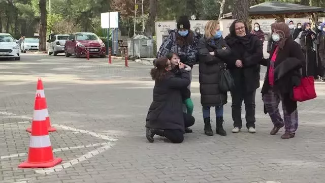 Evlerinde ölü bulunan doktorun diyetisyen eşini silahla öldürdükten sonra intihar ettiği belirlendi (2) Evlerinde ölü bulunan doktorun diyetisyen eşini silahla öldürdükten sonra intihar ettiği belirlendi (2)