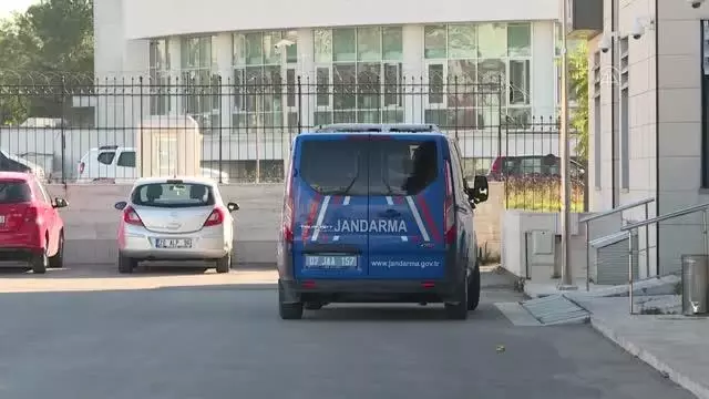 Evlerinde ölü bulunan doktorun diyetisyen eşini silahla öldürdükten sonra intihar ettiği belirlendi Evlerinde ölü bulunan doktorun diyetisyen eşini silahla öldürdükten sonra intihar ettiği belirlendi