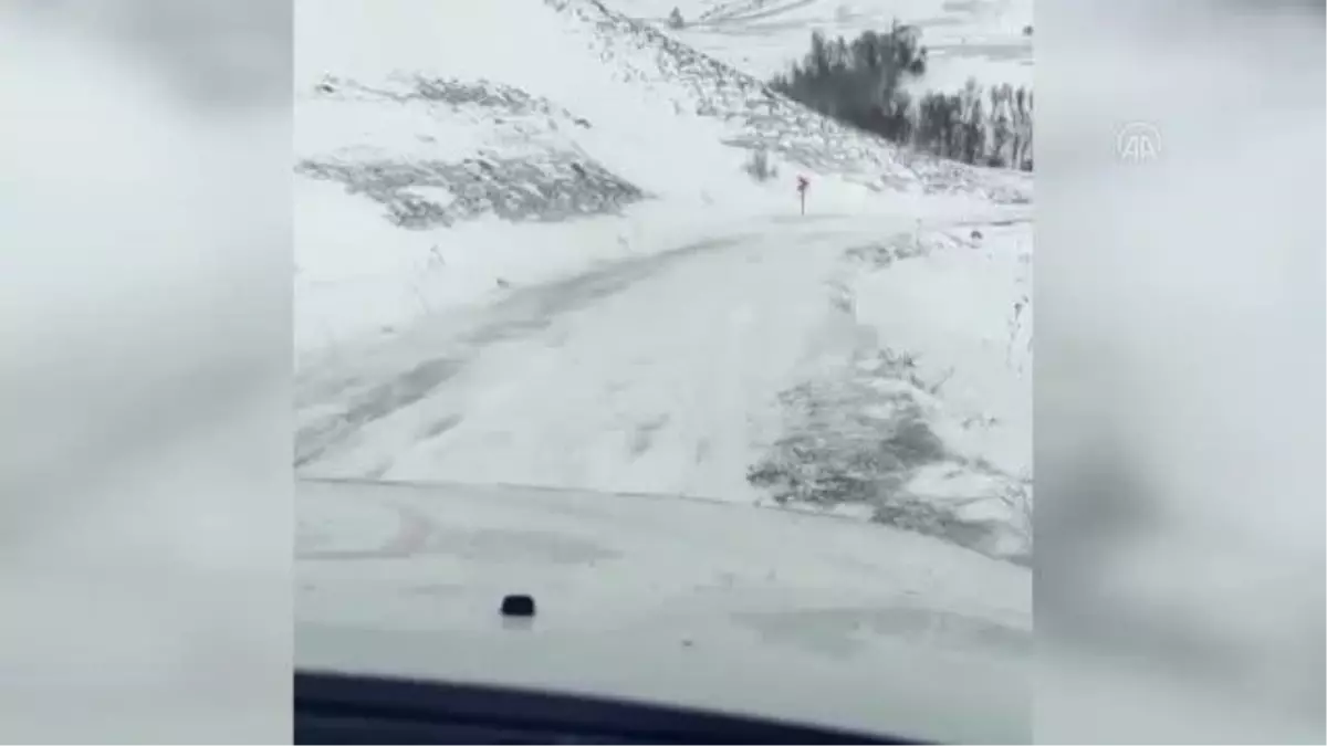 Son dakika haber... Filyasyon ekipleri aşı yapmak için karlı yolları paletli ambulanslarla aşıyor