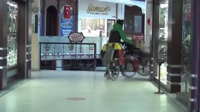 Fransa'dan bisikletle yola çıkan 2 seyyah Ankara'nın Beypazarı ilçesine ulaştı Fransa'dan bisikletle yola çıkan 2 seyyah Ankara'nın Beypazarı ilçesine ulaştı