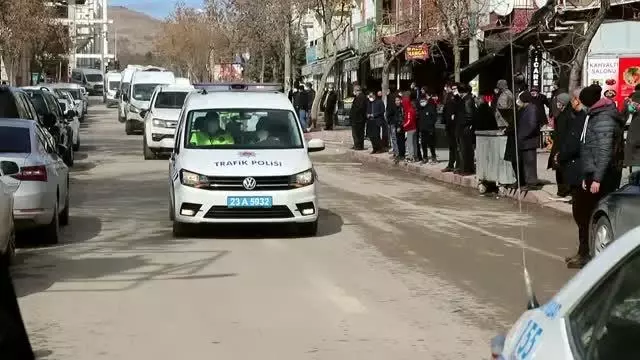Görev başında kalp krizi geçirerek vefat eden polis memuru son yolculuğuna uğurlandı Görev başında kalp krizi geçirerek vefat eden polis memuru son yolculuğuna uğurlandı